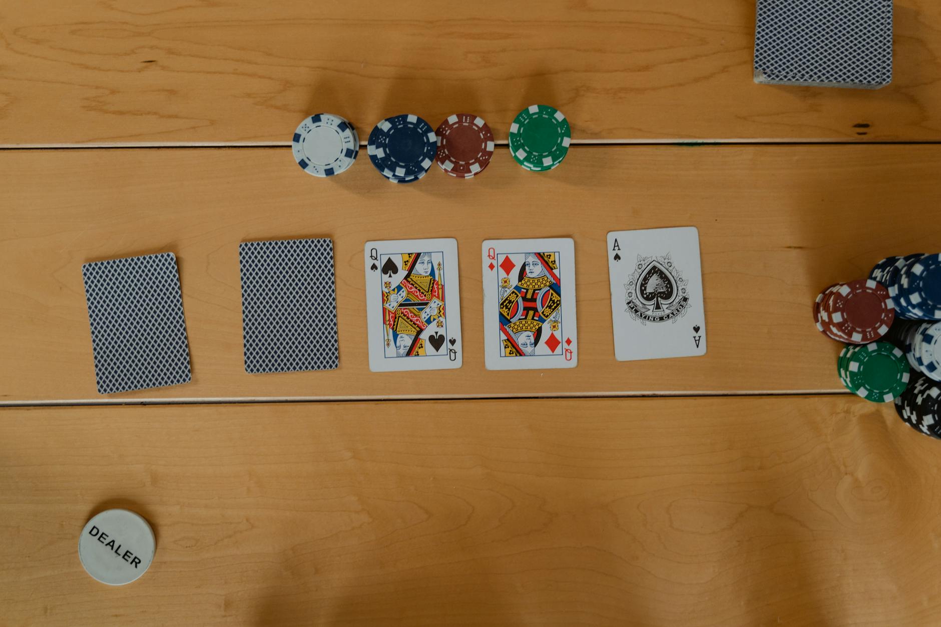 Tố trong poker là gì và dùng để làm gì?