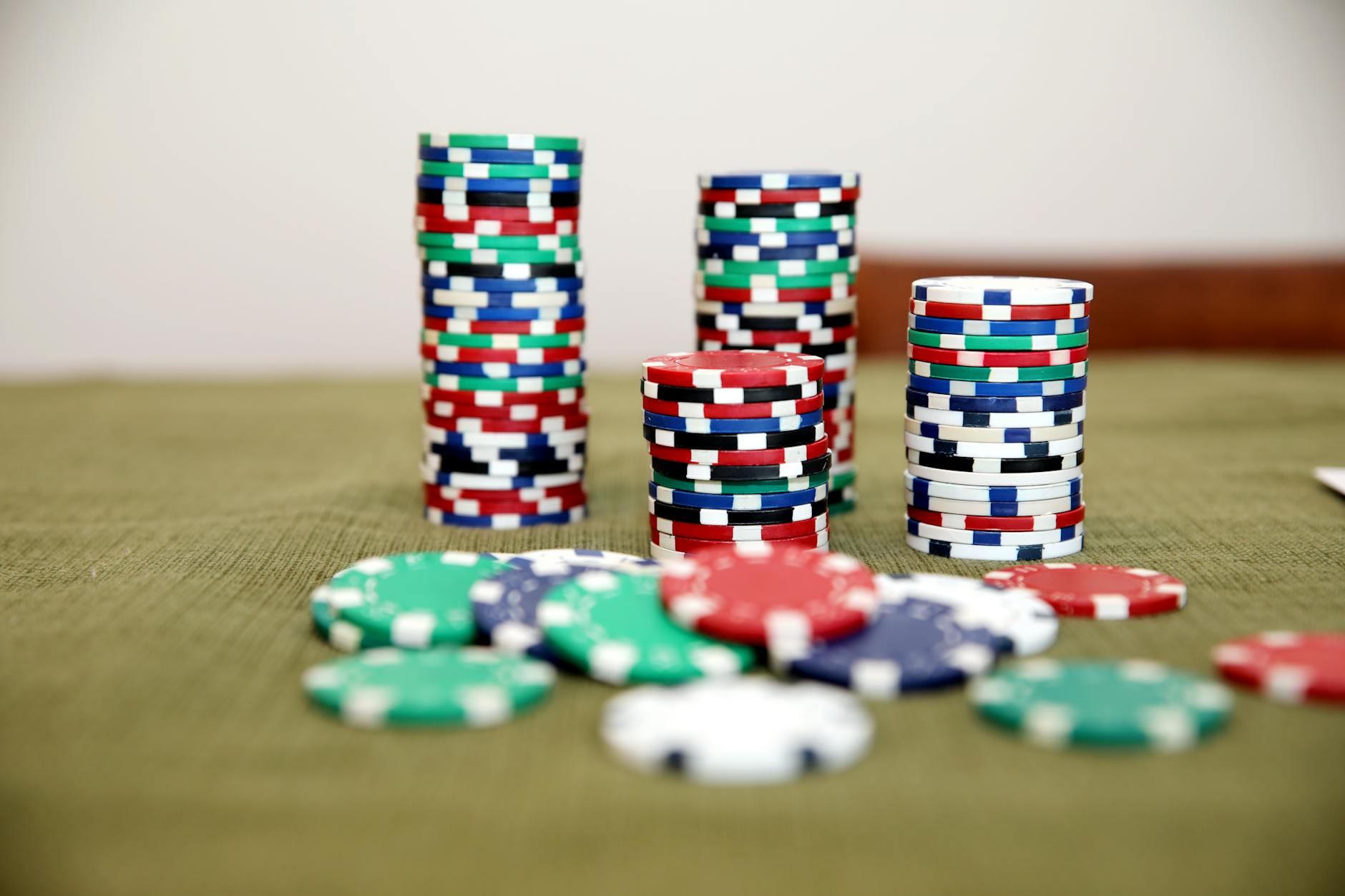 Cách tố trong poker theo từng giai đoạn của ván bài