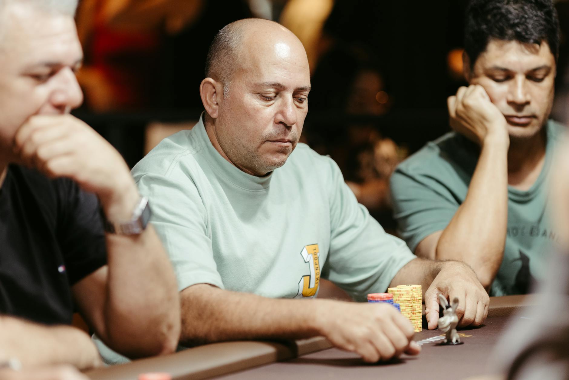 Mỗi vòng cược trong poker đòi hỏi cách tố và mục tiêu khác nhau.